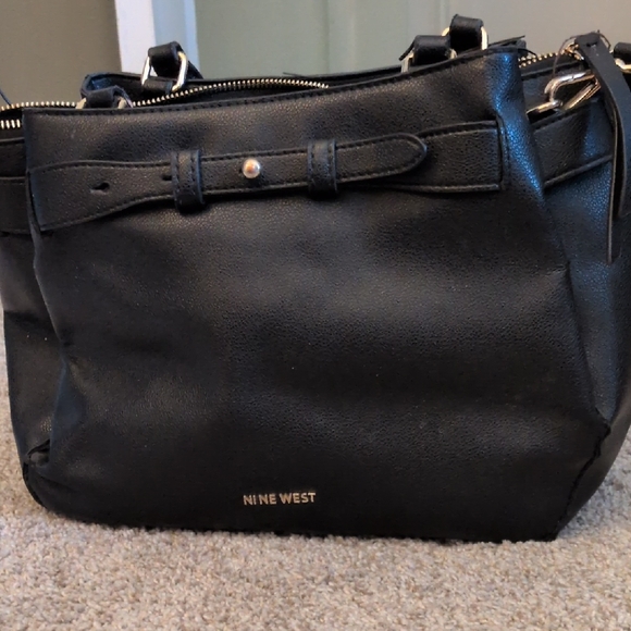 Nine West Handbags - Nine West Elegant Black Shoulder Bag